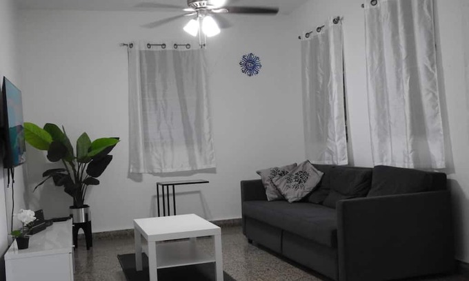 Bayamon Casa | Casa del Sol-a Hospitals Malls Restaurants and Train Ride to Coliseo