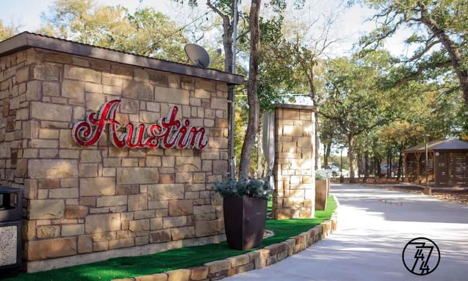 Austin Villa | Studio 7744 Ranch Austin Venue and Rentals