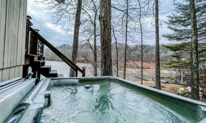 Martinsville Apartamento | Two Lakefront Cabins Next Door