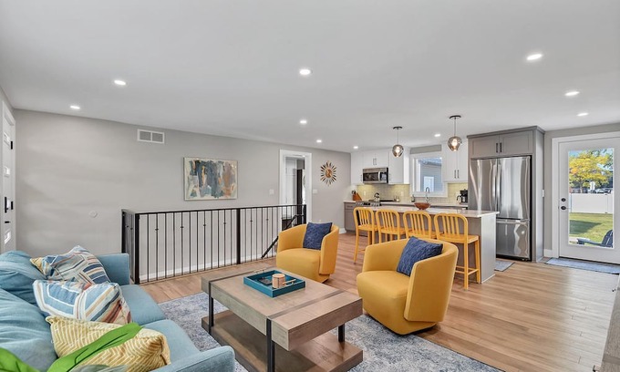 Green Bay Casa | Full Remodel Steps to Lambeau Titletown Resch