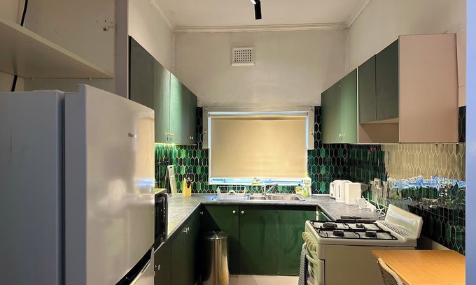 Bankstown Casa | Modern Vintage Single & King size Rooms