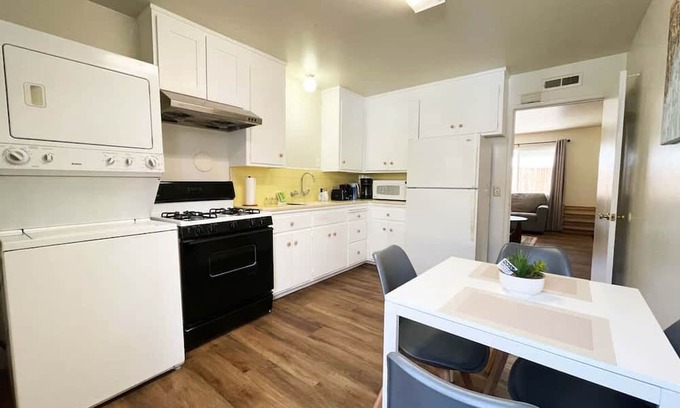 Campbell Casa | Campbell Cozy Bright 2B 1b AC Close to Downtown