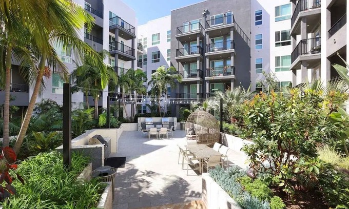 Lyon Street Apartamento | Elegant Escape 10 Min From Disneyland With Pool GYM