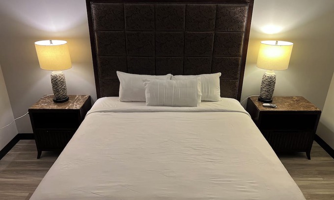 Redwood Hotel | Rocky mount motel