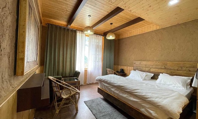 Keylong Hotel | Mud Essence