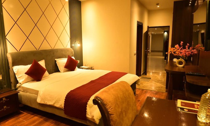 Hasanpur Complejo | Legasy Suites and Resorts