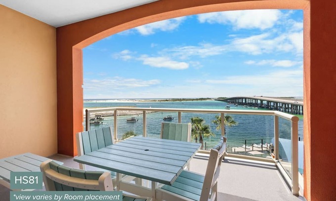 Destin Hotel | Harborwalk Harbor Suites at Harborwalk