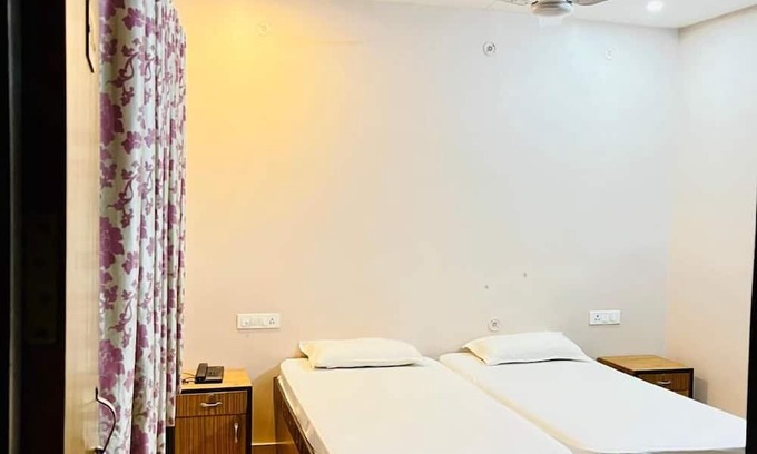 Gorakhpur Hotel | Krishna guest house 2