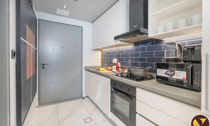 Madinat Zayed Apartamento | MAG Stylish Studio in Business Bay Pool