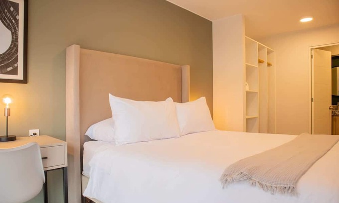 Miraflores Apartamento | w Elegant 2BR w/Great Balcony in Miraflores