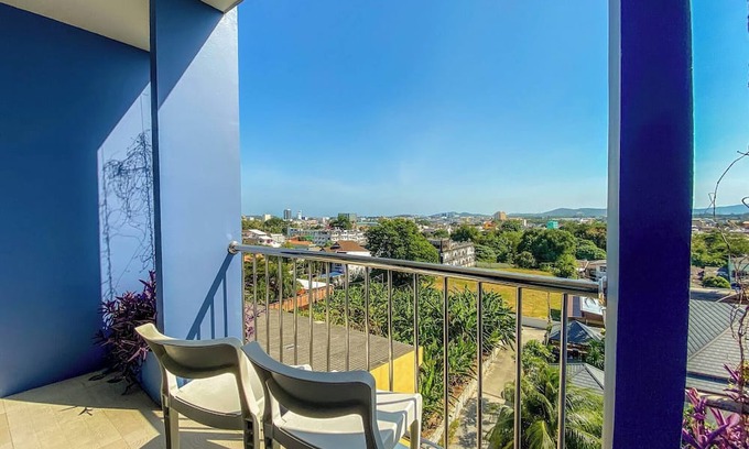 Talat Nuea Casa | Room-hotel With Balcony in Phukettown