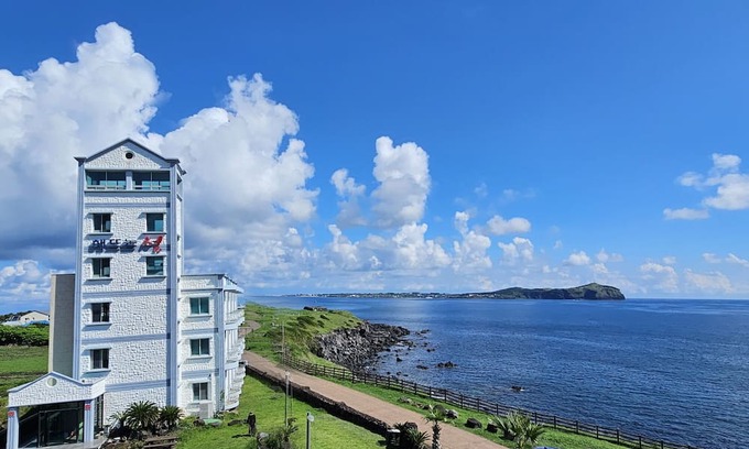 Seongsan Casa | Sunrise Castle Pension