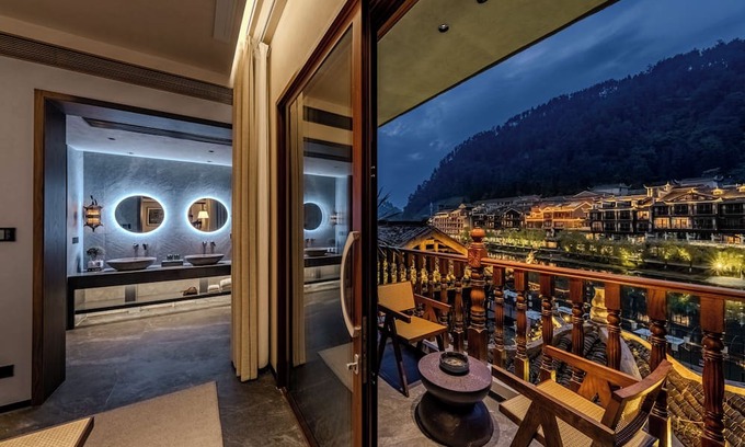 Fenghuang Cama Y Desayuno | Fenghuang Yiquan River View B&B