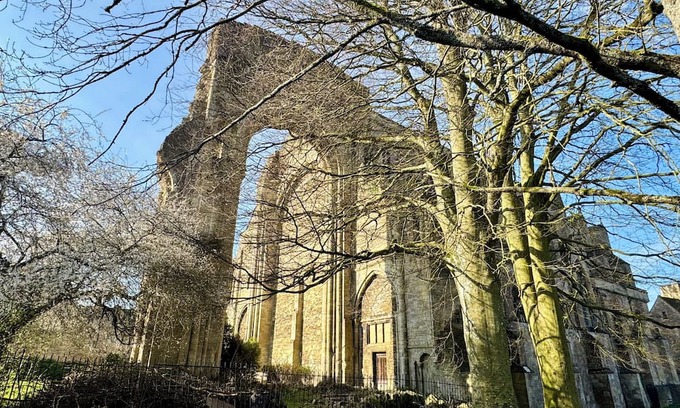 Malmesbury Casa | Cosy Cottage Over Malmesbury Abbey