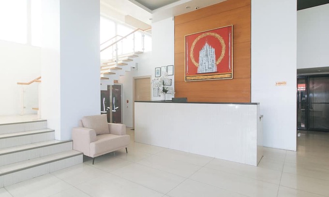 Bangkal Hotel | RedDoorz at LuxeLite Suites Makati