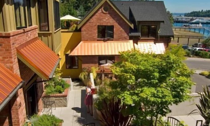 Winslow Hotel | The Eagle Harbor Inn
