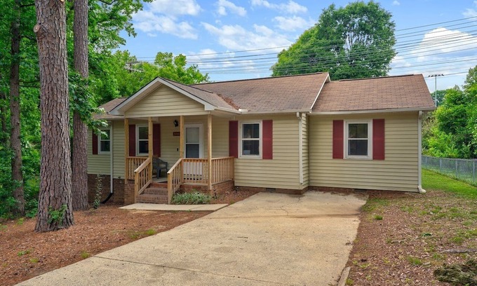 Durham Casa | Shirley St At Duke Medical Pavilion 3 Bedroom Home by Quantum Suites