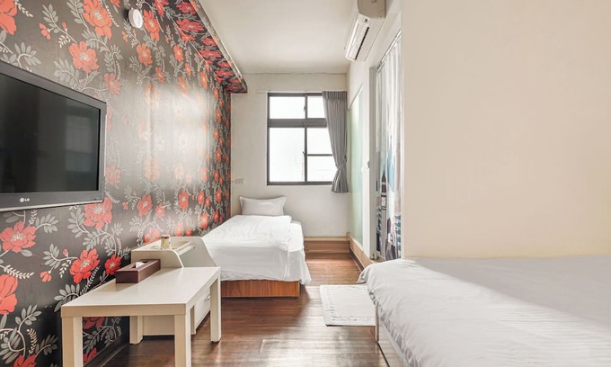 Luodong Cama Y Desayuno | Orange house