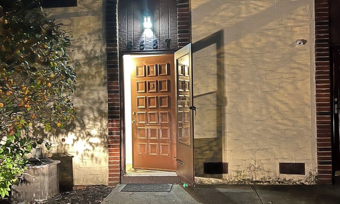 Reynoldsburg Condominio | Cozy 2-bedroom 3 queen bed, condo with WiFi, AC in amazing Reynoldsburg