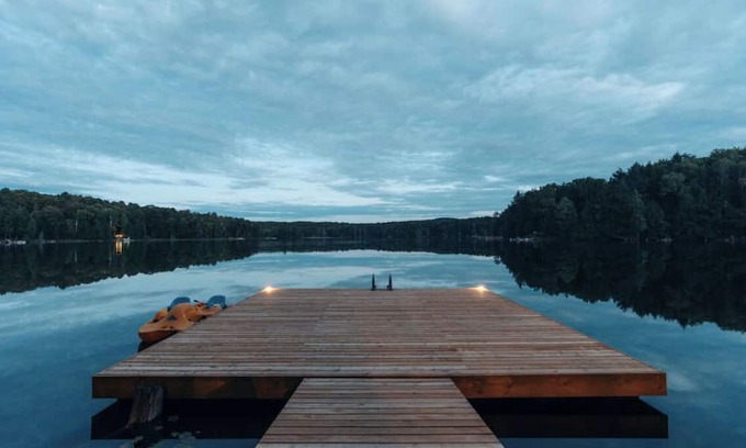 Dysart et al Cabaña | Spacious 5-bedrm luxury lake house in Haliburton with sauna, wifi, 2nd cottage +