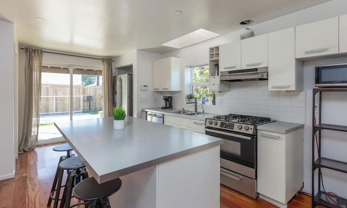 Logan Heights Casa | Charming 2-bedroom house in fabulous San Diego with Yard