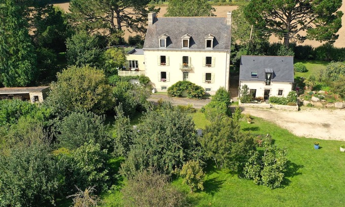 Concarneau Casa | Double room, patio, 1905 guest house near beaches, hiking, quiet