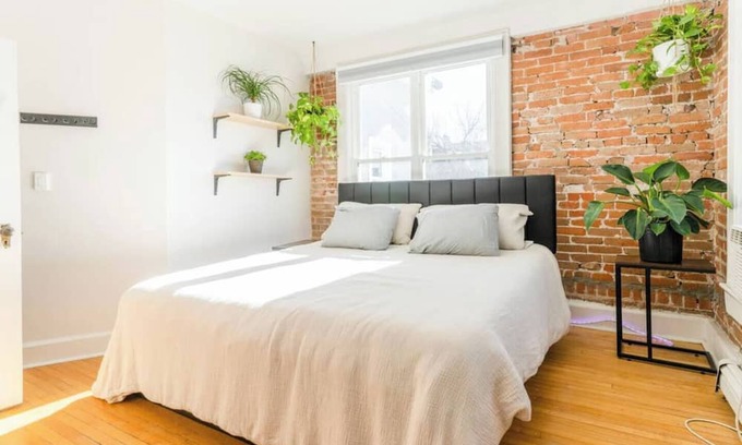 City Park Apartamento | Stylish Uptown Retreat - 2BR with Sunroom/Office and Movie Room