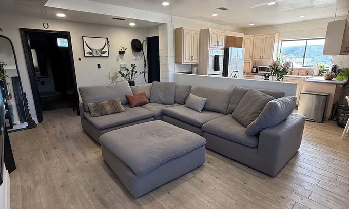 Ramona Apartamento | Recently renovated 2-bedroom with WiFi and 65" smart TV in rural Ramona
