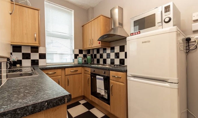 Eccles Casa | Charming 3Bed Home in Eccles Central
