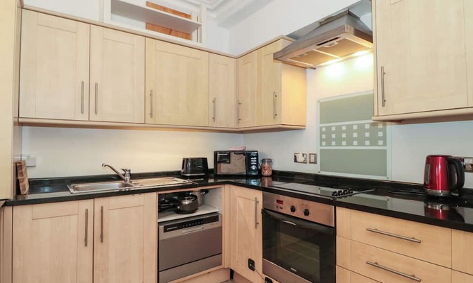 Bristol Cabaña | 5 OLD CITY CHAMBERS, pet friendly in Bristol