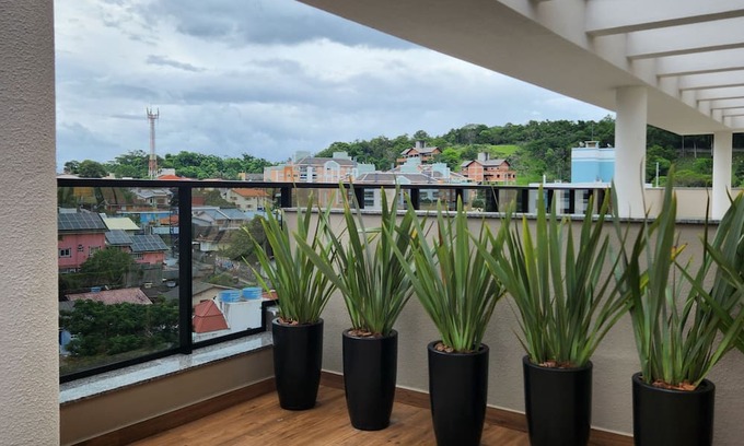 Carvoeira Apartamento | New, modern, quiet loft, in an upscale neighborhood, in the geographic center of the island.