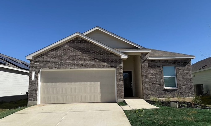 Southside Casa | Extremely Clean 3 bedroom house with AC & WiFi in San Antonio close to downtown!