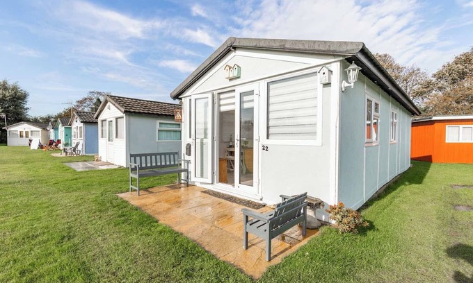Mundesley Chalet De Esquí | Host & Stay | The Happy Hedgehog