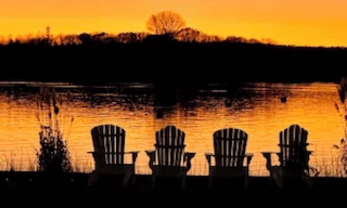 North Kingstown Cabaña | 2 bedroom Water Front Cottage.