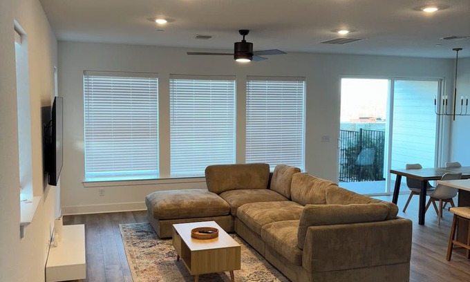 Austin Casa | Charming and luxurious 1-bedroom house in enchanting Austin with WiFi and Cozy.