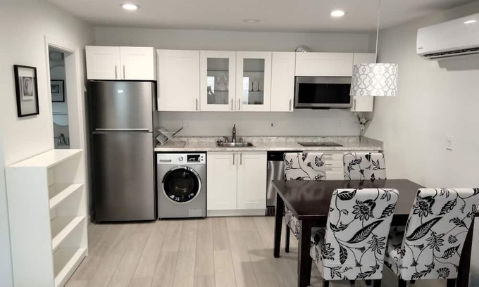 Agoura Hills Apartamento | Furnished modern in-law studio in peaceful Agoura Hills
