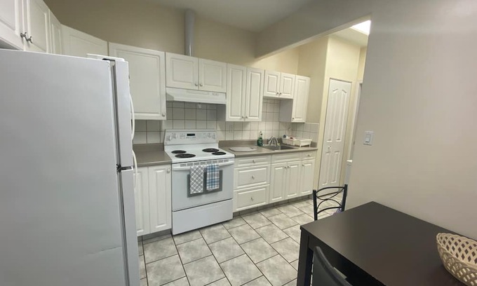 Clearwater Apartamento | Self contained basement apartment. 5 minutes to Dutch Lake beach