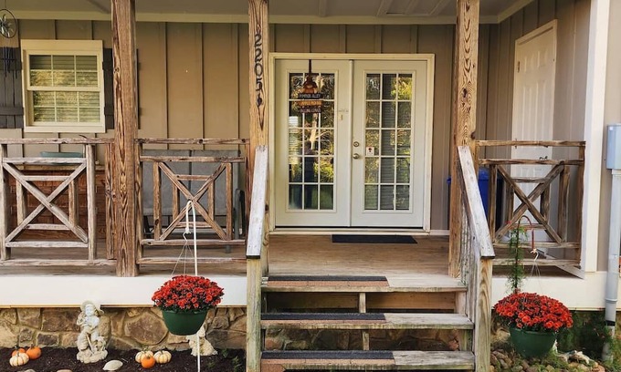 Bristol Casa | Cottage At Greener Pasture Farm