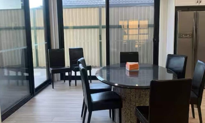 Springvale Casa | 3-bedrooms in a shared house-like 5 star hotel in amazing Springvale centre.