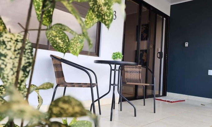 Penjamo Casa | Charming Tropical Noir, 2-bedroom house with AC, WiFi