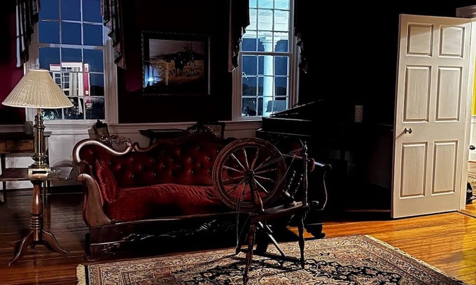 Ruffin Otro | Historic Charming 4-bedroom farmhouse in Reidsville with WiFi and AC