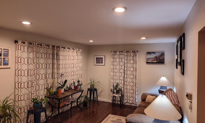 Crossroad Park Casa | Sweet 2-bedroom home with A/C and back deck w/dining area, gas grill & fire pit