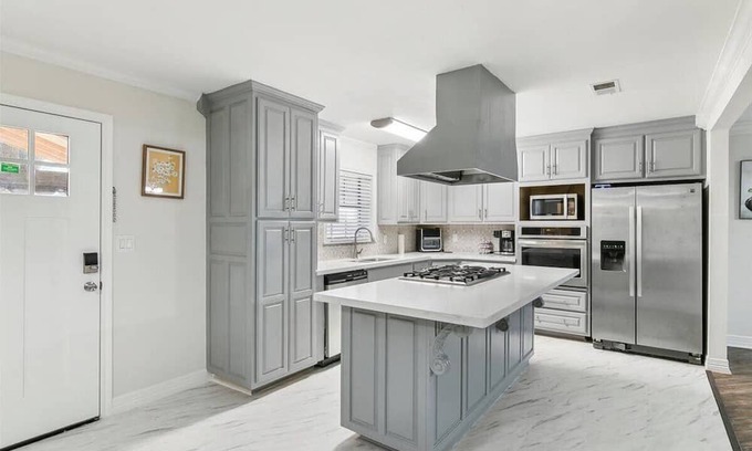 Lakeview  Jefferson County Casa | Spacious 3-Bedroom Home with Ample Parking