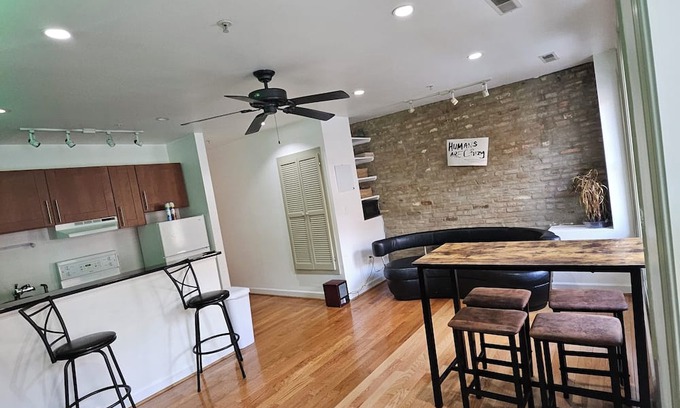 Dupont Circle Cama Y Desayuno | DC Playhouse Charming 2-bedroom bed & breakfast in lovely Georgetown Washington
