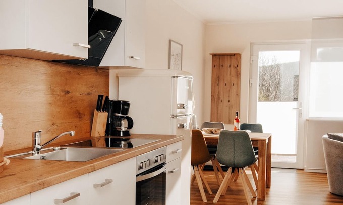 Hildfeld Apartamento | "Vacation in a picturesque heath village: Comfortable apartment with mountain views!"