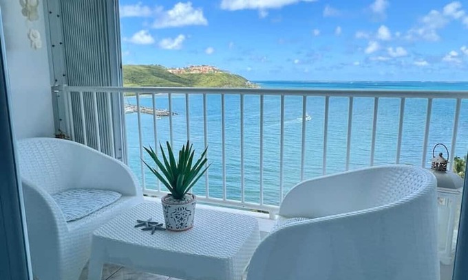 Sardinera Apartamento | Lovely Oceanfront Retreat with Stunning Views