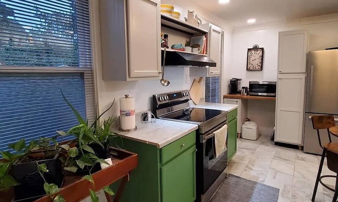 Vevay Casa | "The Little House on Pike"nCharming 2-bedroom house in wonderful Vevay.