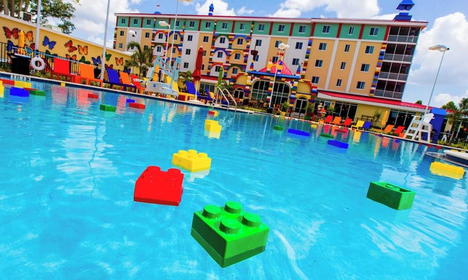 Cypress Gardens Casa | Beach Retreat Bungalow: Family Joy, LEGO Surprises, Steps from the Waterpark