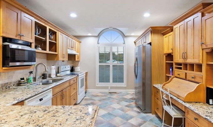 Burnside Casa | 4-bedroom house in welcoming Burnside with AC, WiFi. Enjoy your stay