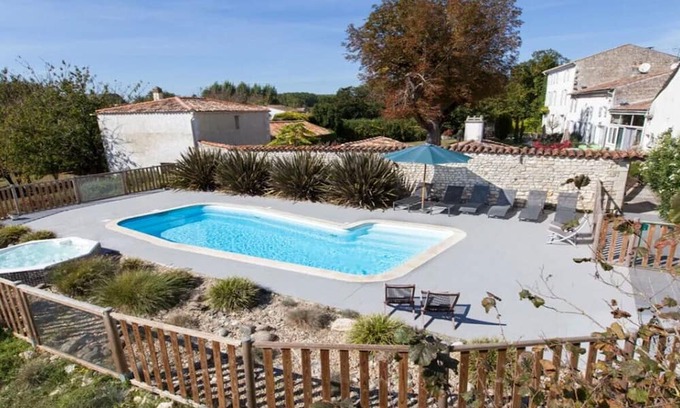 Saint-Romain-de-Benet Casa | Gîte le sun house - family gite for 7 people between countryside and ocean